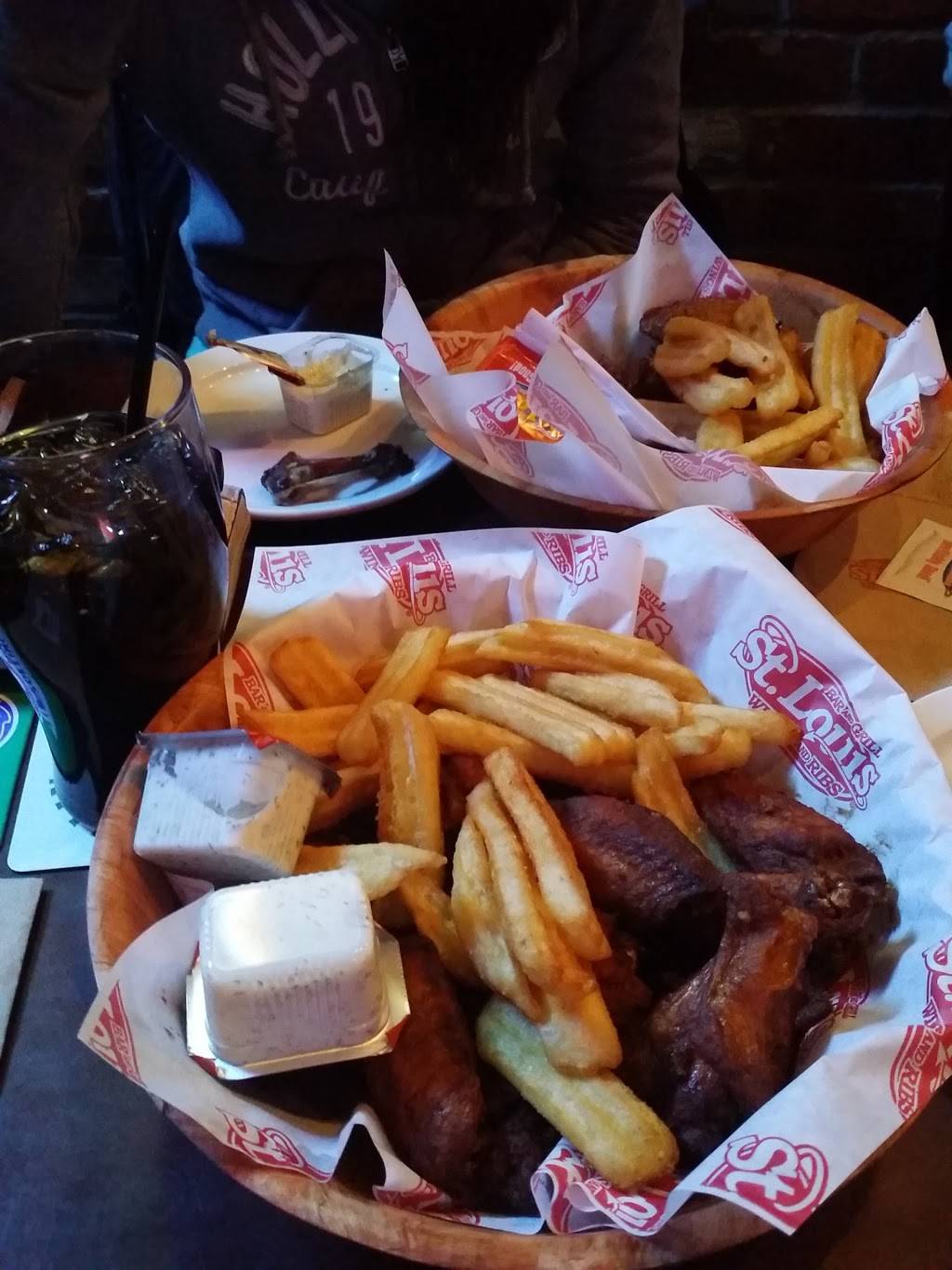 St. Louis Bar & Grill | restaurant | 808 York Mills Rd Unit A-24, North York, ON M3B 1X8, Canada | 4164410342 OR +1 416-441-0342