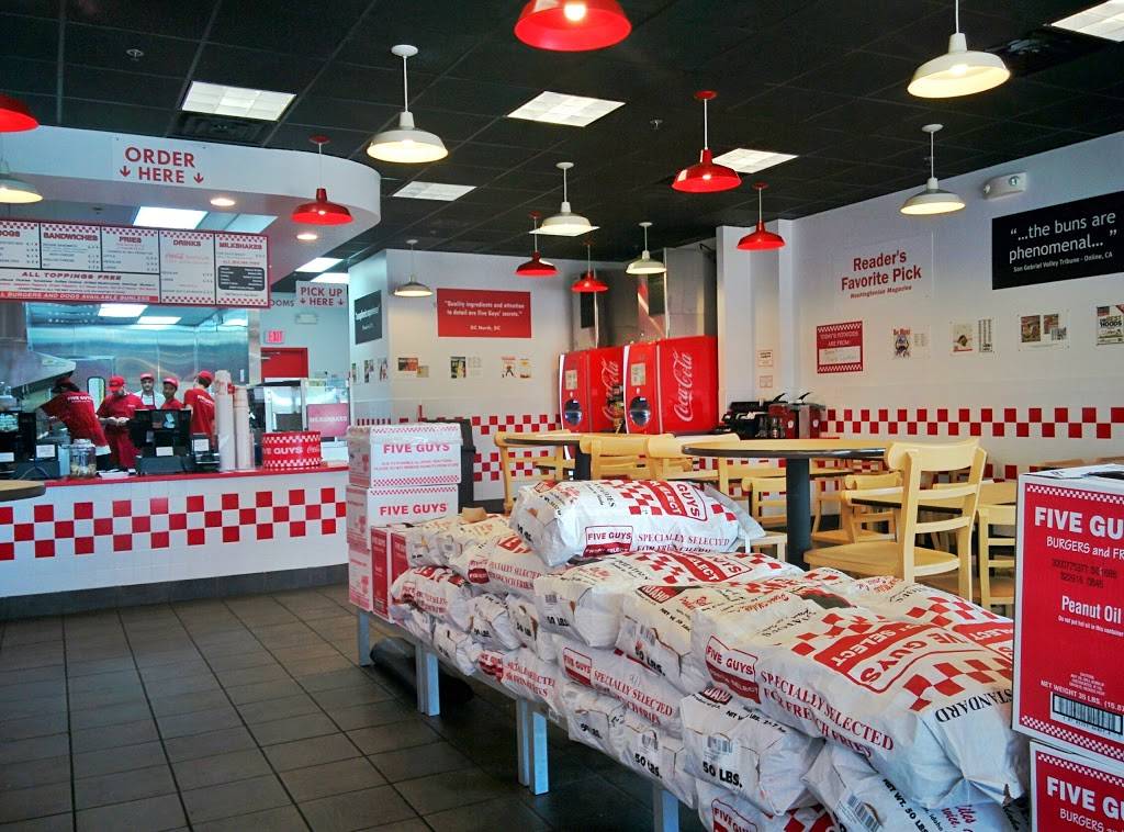 Five Guys | meal takeaway | 136 Lantana Dr, Hockessin, DE 19707, USA | 3022391250 OR +1 302-239-1250