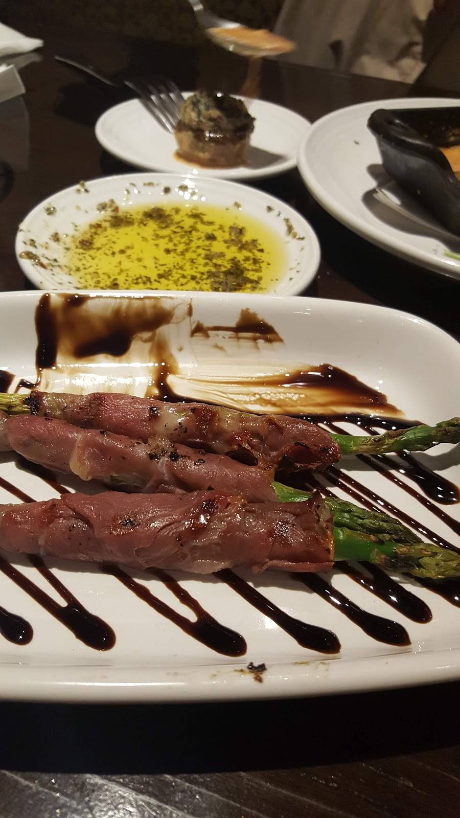 Carrabbas Italian Grill | restaurant | 44695 Schoenherr Rd, Sterling Heights, MI 48313, USA | 5863232652 OR +1 586-323-2652