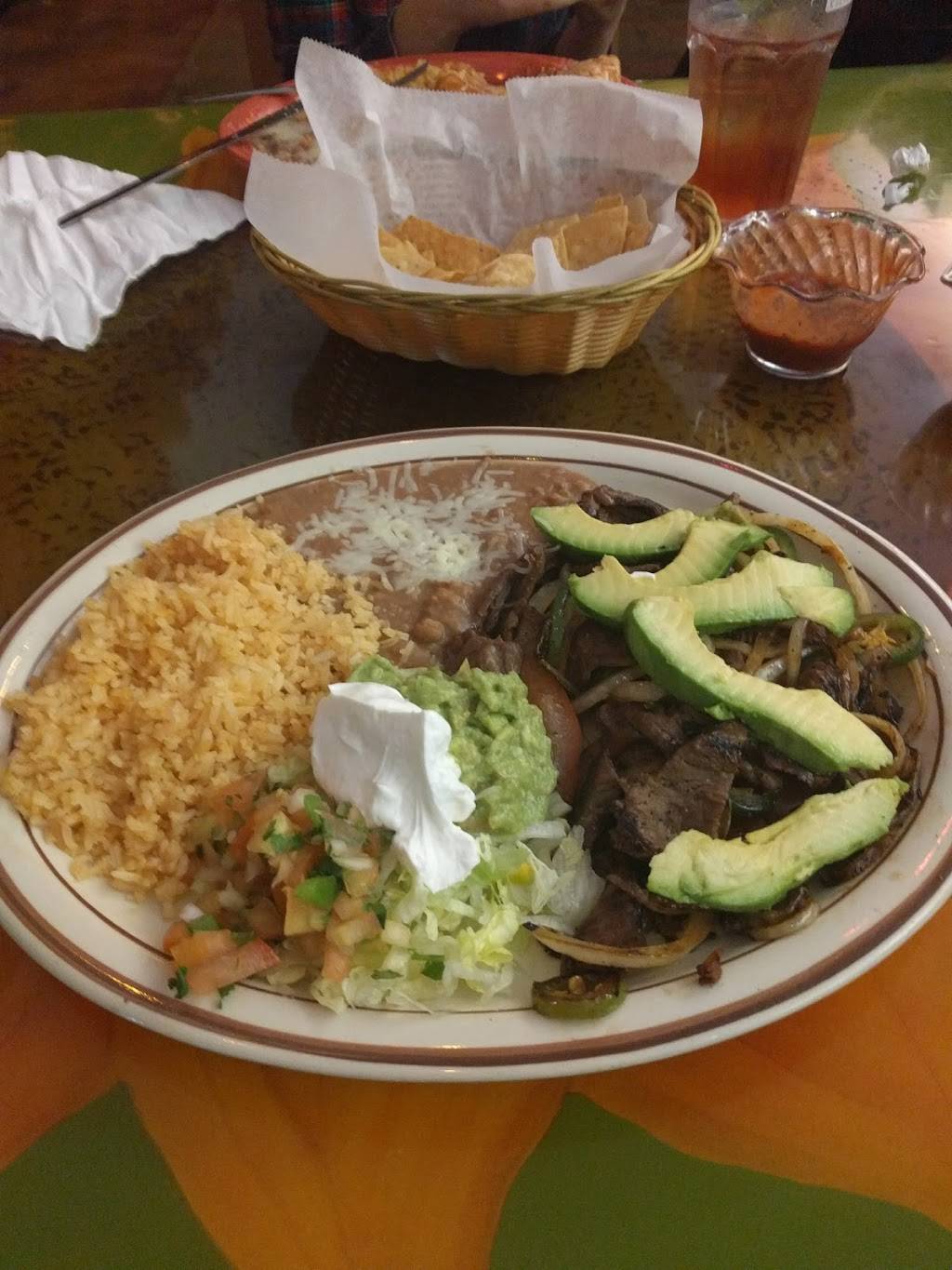 Damians | restaurant | 2075 W Orangeburg Ave, Modesto, CA 95350, USA | 2095263800 OR +1 209-526-3800