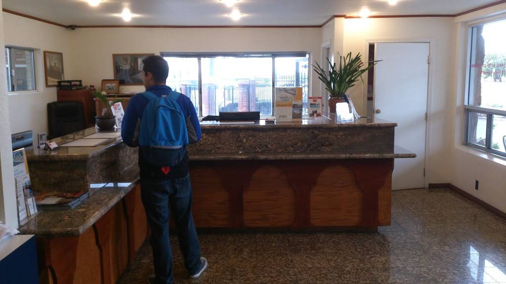 Econo Lodge Inn & Suites Oakland Airport | restaurant | 10 Hegenberger Rd, Oakland, CA 94621, USA | 5106351892 OR +1 510-635-1892