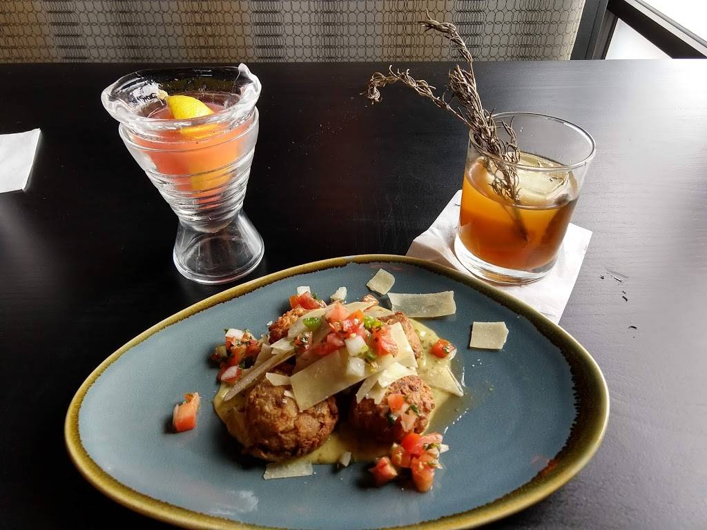 Smokin Fins Restaurant - Highland Ranch | restaurant | 1104 Cpl Max Donahue Ln #102, Highlands Ranch, CO 80129, USA | 7205943467 OR +1 720-594-3467