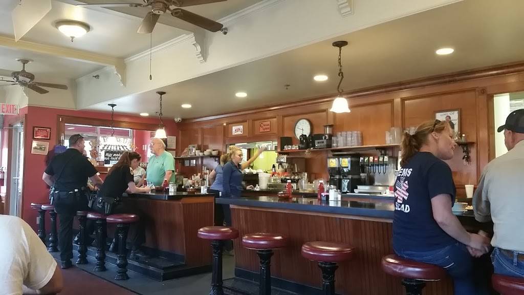 Dog Tracks Diner | restaurant | 194 W Herrick Ave, Wellington, OH 44090, USA | 4406470334 OR +1 440-647-0334