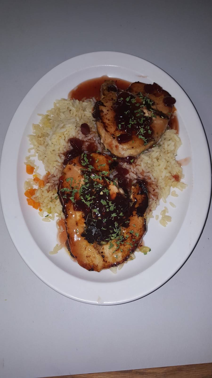 Louies Food & Spirit | restaurant | 600 Lakeville Rd, Lakeville, MI 48366, USA | 2486282440 OR +1 248-628-2440