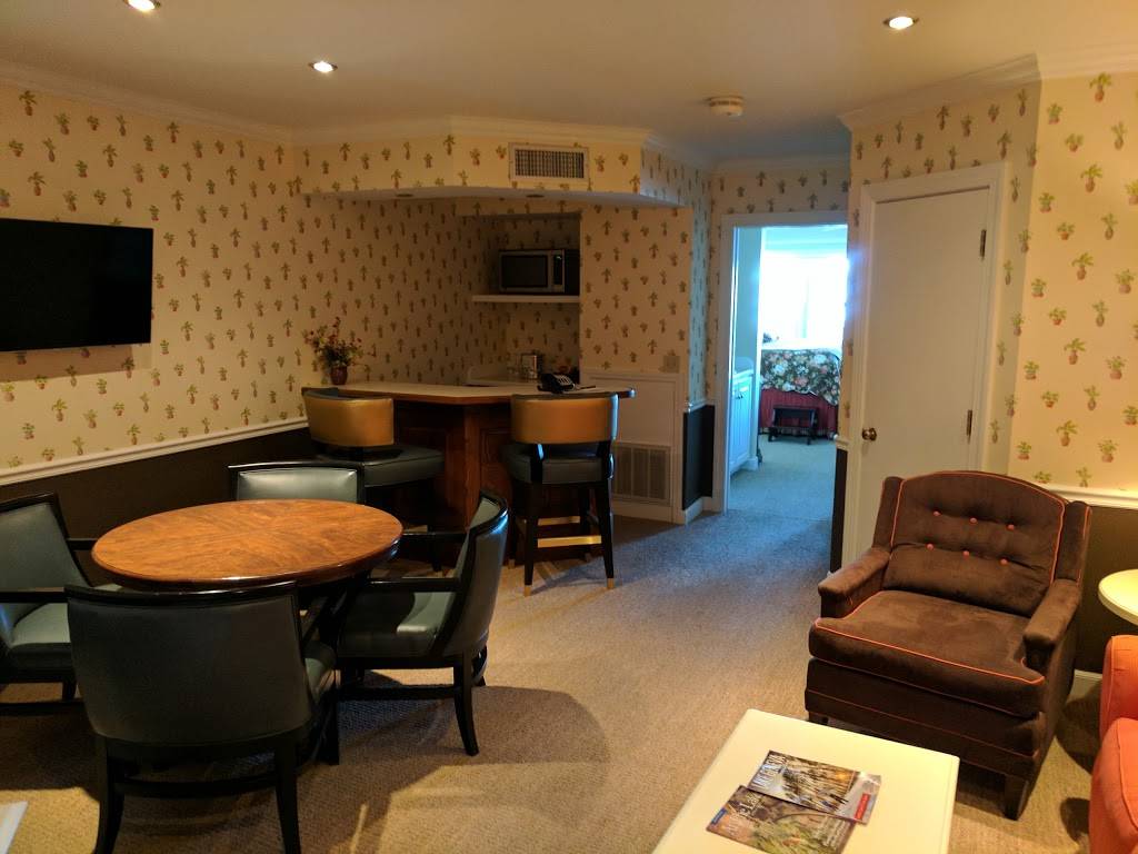 The Grandview Restaurant and Supper Club | restaurant | N2009 S Lake Shore Dr, Lake Geneva, WI 53147, USA | 2622485690 OR +1 262-248-5690