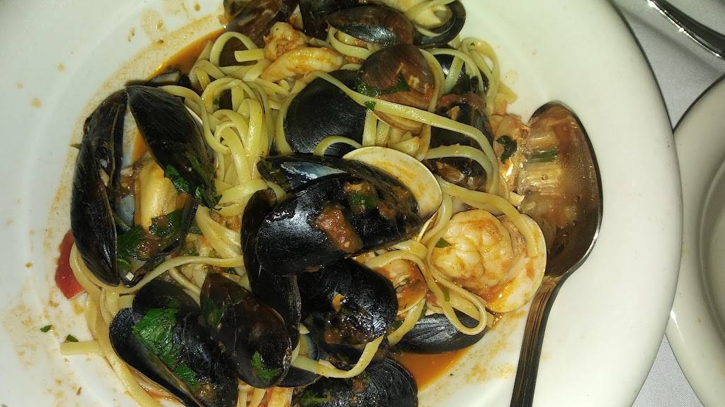 Maggianos Little Italy | restaurant | 6100 Topanga Canyon Blvd, Woodland Hills, CA 91367, USA | 8188873777 OR +1 818-887-3777