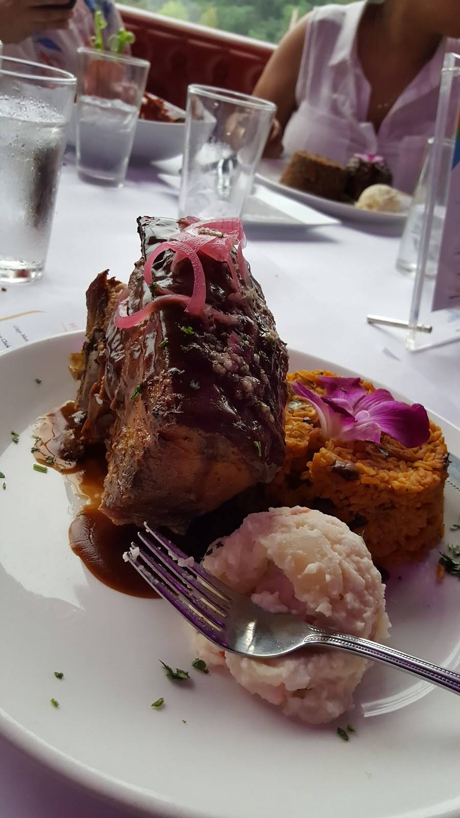 Salsa Con Fuego | restaurant | 2297 Cedar Ave, The Bronx, NY 10468, USA | 7185616161 OR +1 718-561-6161