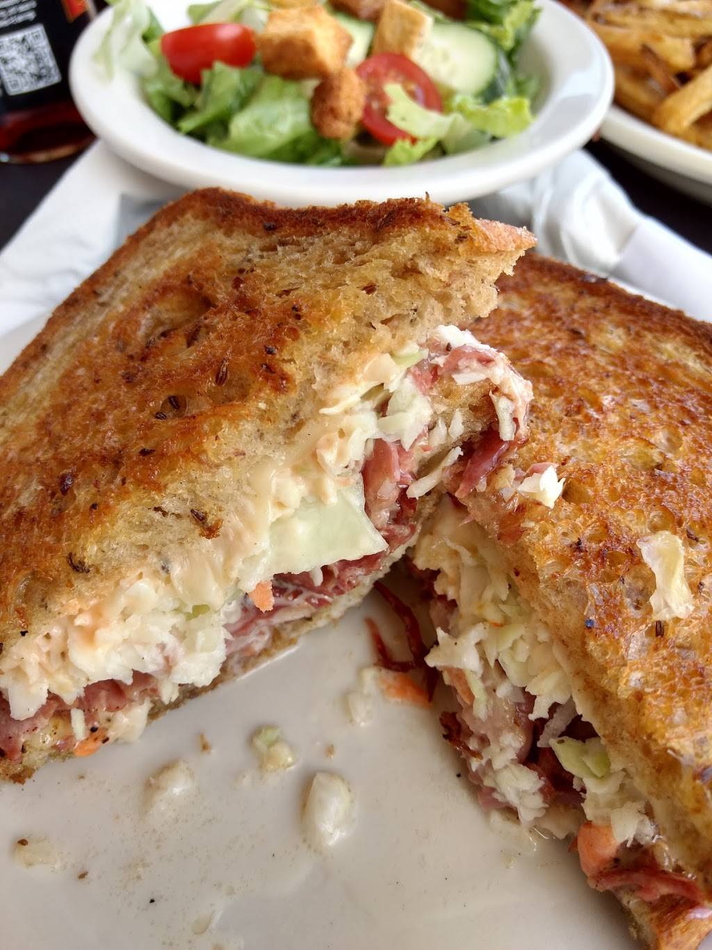 Bobby Ks Roadside Cafe | restaurant | 4099 Kings Hwy, Colonial Beach, VA 22443, USA | 8042247578 OR +1 804-224-7578