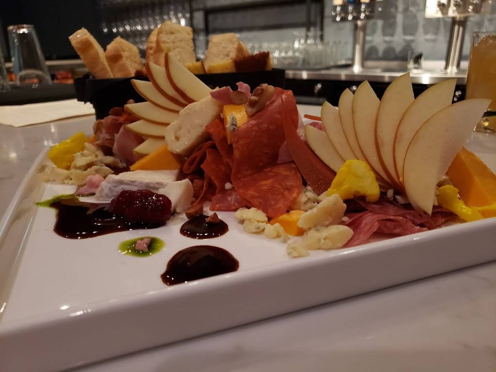 The Portrait Gallery Restaurant | restaurant | 118 E Charles St, Matthews, NC 28105, USA | 7043699982 OR +1 704-369-9982