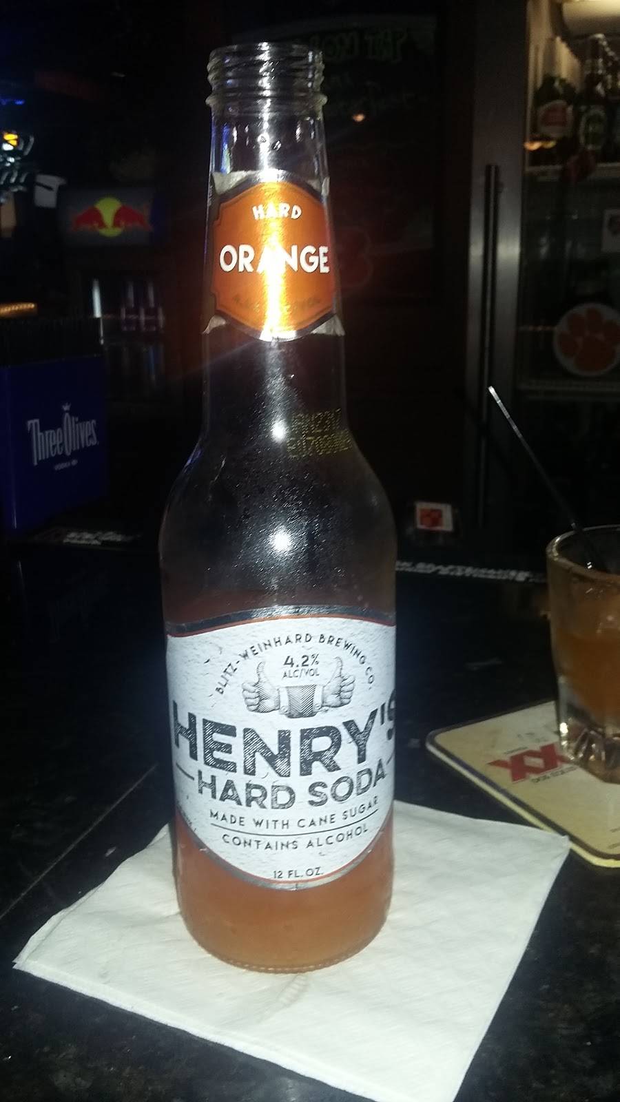 The Varsity Sports Bar And Grill | restaurant | 8112 Beechmont Ave, Cincinnati, OH 45255, USA | 5134743600 OR +1 513-474-3600