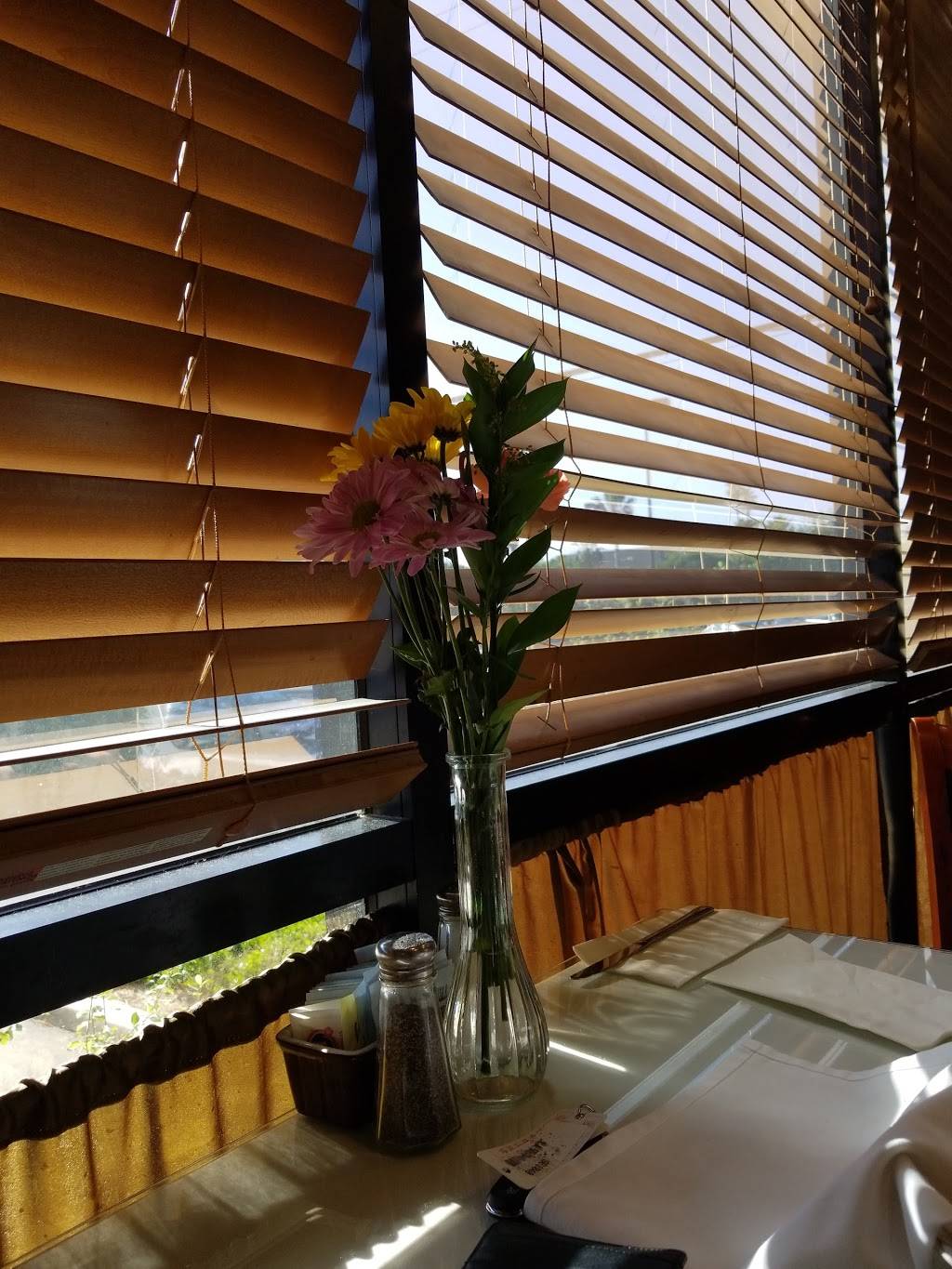 Zenas Lebanese Cuisine | restaurant | 2094 N Tustin St, Orange, CA 92865, USA | 7142799511 OR +1 714-279-9511