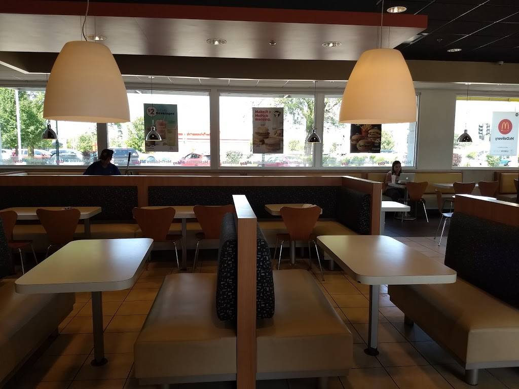 McDonalds | cafe | 339A Douglas Rd, Oswego, IL 60543, USA | 6308925160 OR +1 630-892-5160