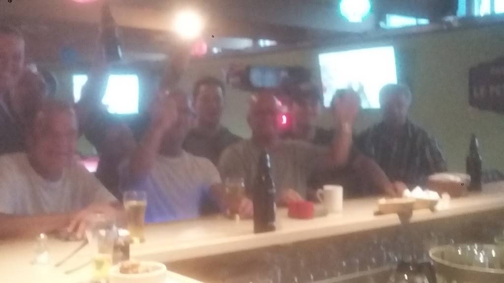 Resto-Bar Le Petit Forum | restaurant | 1220 Rue de lUnion, Sainte-Catherine, QC J5C 1B3, Canada | 4506320097 OR +1 450-632-0097