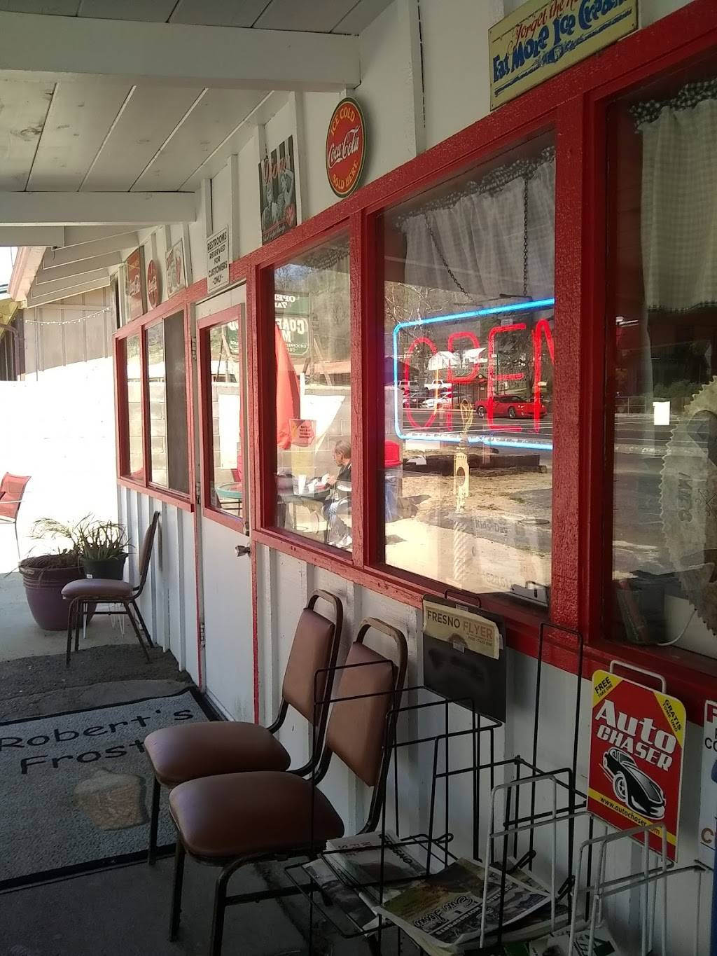 Roberts Frosty | restaurant | 35297 CA-41, Coarsegold, CA 93614, USA | 5596835022 OR +1 559-683-5022