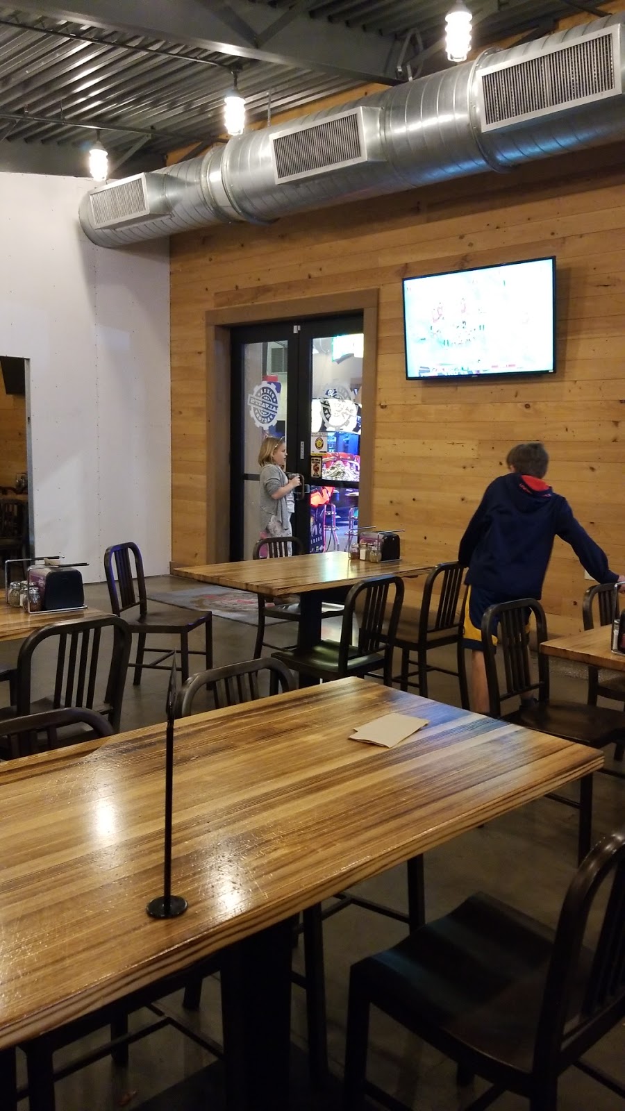 Salvatis Pizza Factory | meal delivery | 1306 Miracle Strip Pkwy SE, Fort Walton Beach, FL 32548, USA | 8504003400 OR +1 850-400-3400