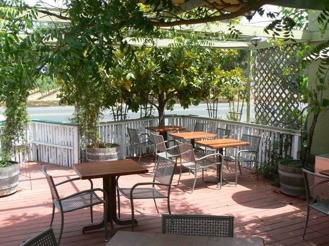 Henweight Cafe | restaurant | 4550 Gravenstein Hwy N, Sebastopol, CA 95472, USA | 7078297500 OR +1 707-829-7500