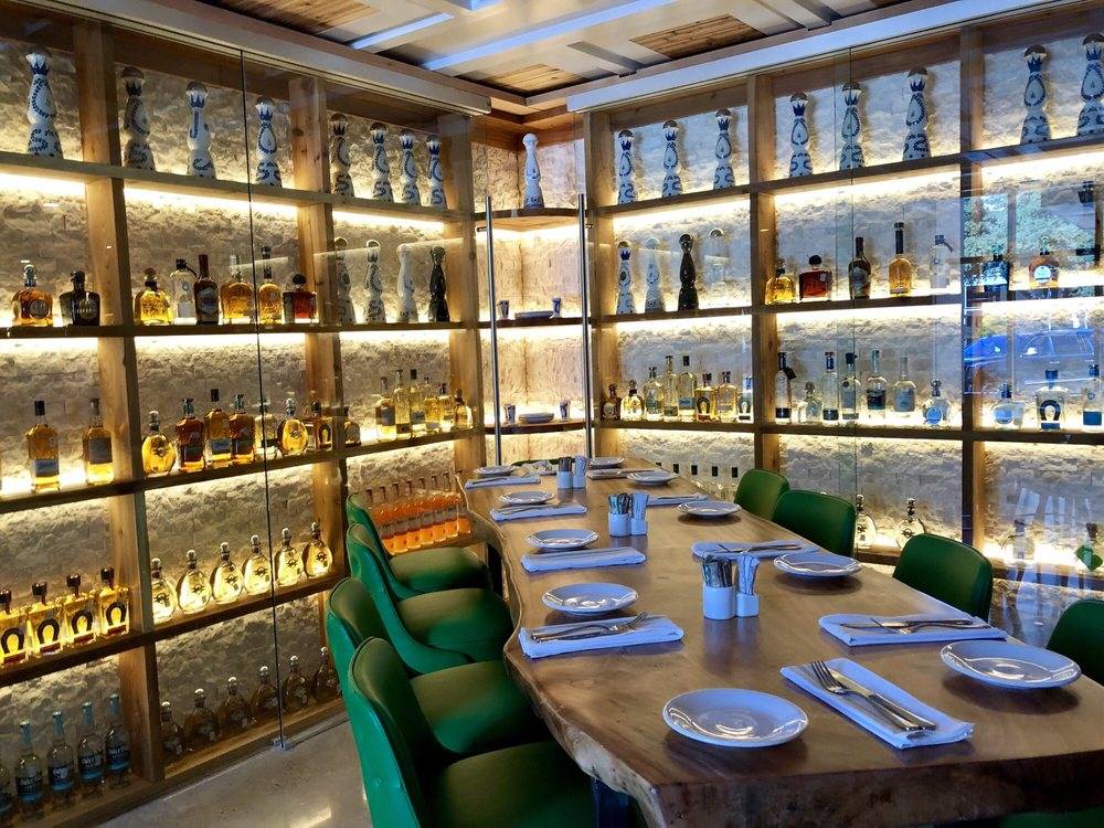 Hugos Invitados | restaurant | 5240 N OConnor Blvd #160, Irving, TX 75039, USA | 2144960590 OR +1 214-496-0590