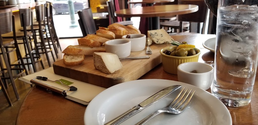 Tria Cafe Wash West | restaurant | 1137 Spruce St, Philadelphia, PA 19107, USA | 2156299200 OR +1 215-629-9200