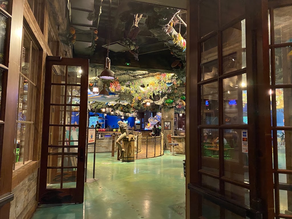 Wahlburgers | restaurant | 1 Bass Pro Dr, Memphis, TN 38105, USA | 9012918002 OR +1 901-291-8002