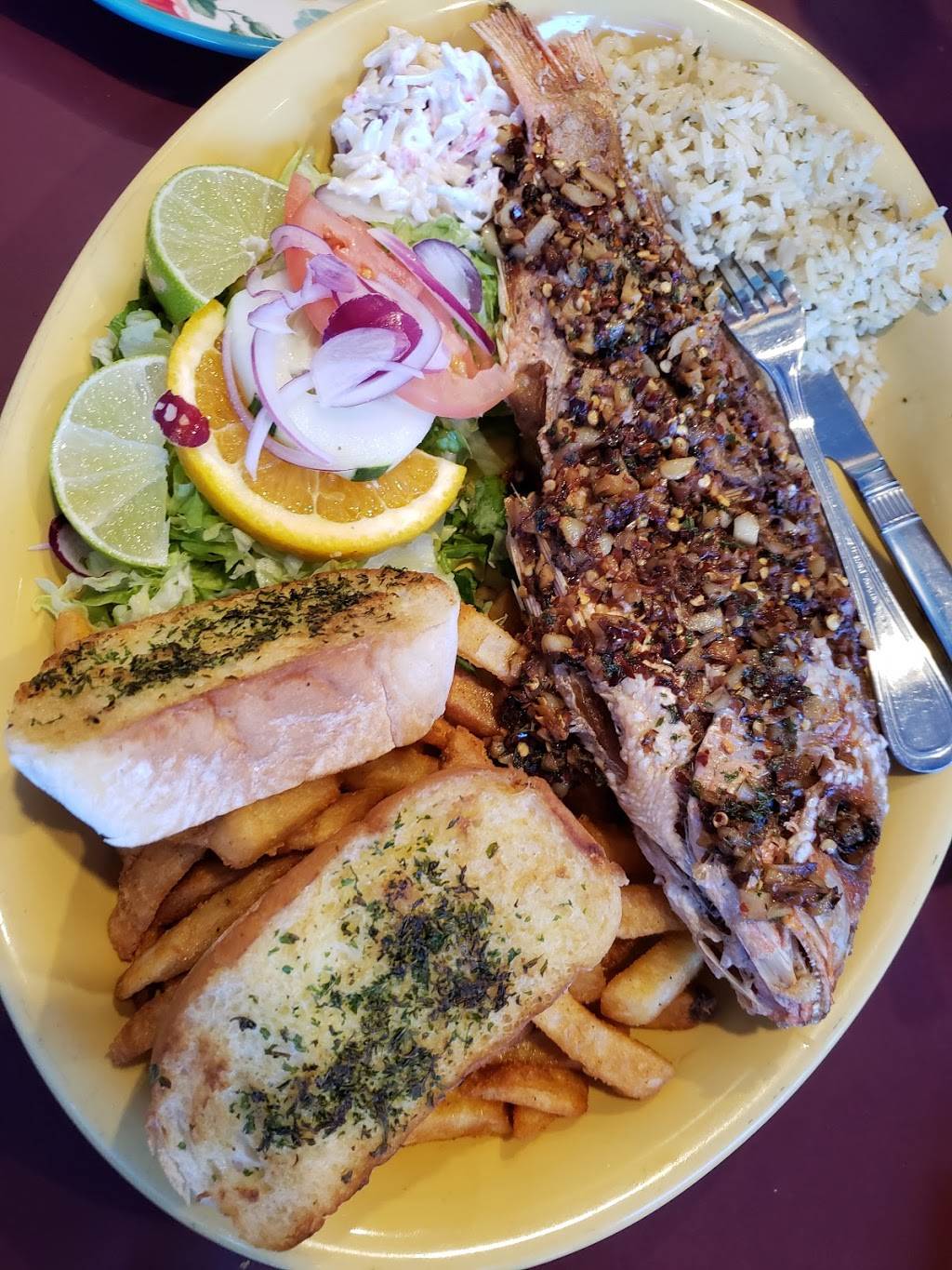 El Pulpo Loco Restaurant | restaurant | 6619 N Clark St, Chicago, IL 60626, USA | 7732742241 OR +1 773-274-2241