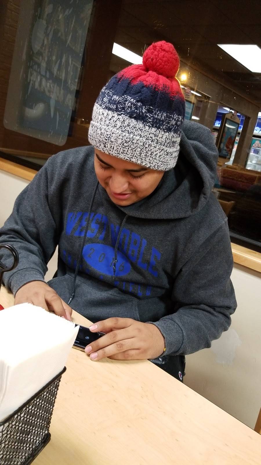 Dairy Queen Grill & Chill | restaurant | 909 Lincoln Way S, Ligonier, IN 46767, USA | 2608947578 OR +1 260-894-7578