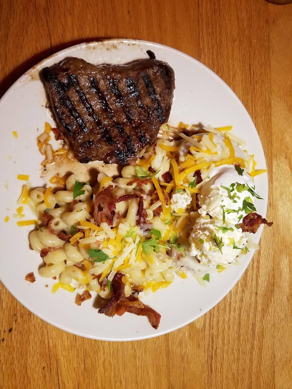 Applebees Grill + Bar | restaurant | 680 N Beacon Blvd, Grand Haven, MI 49417, USA | 6168446813 OR +1 616-844-6813