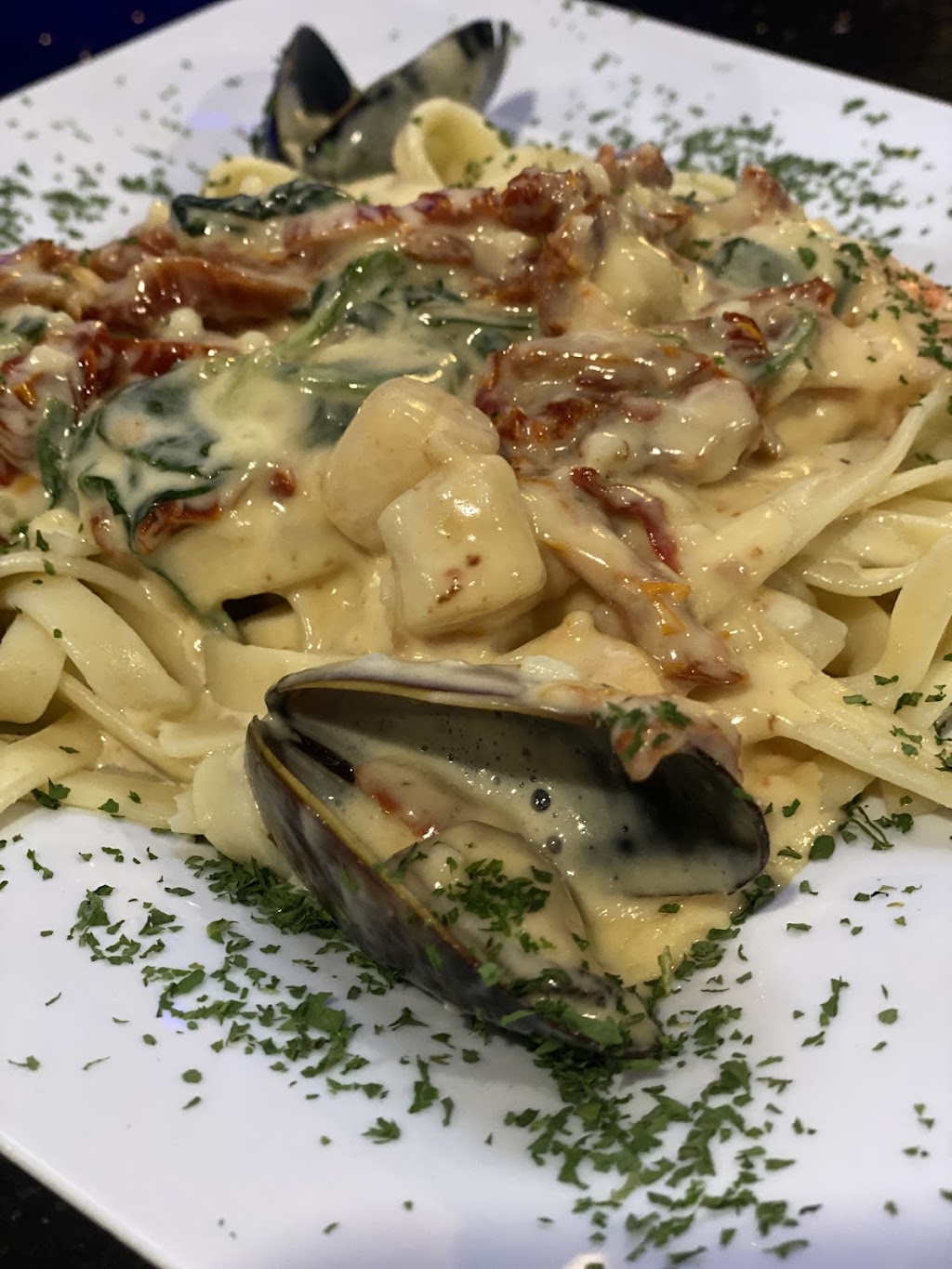 Paragon Social | restaurant | 5120 Warrensville Center Rd, Maple Heights, OH 44137, USA | 2168656040 OR +1 216-865-6040