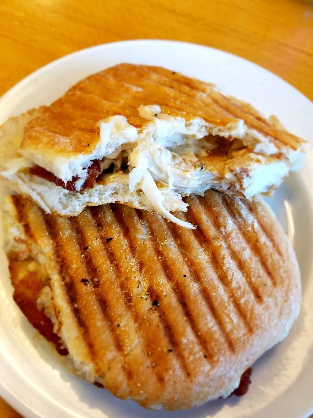 Hornets Nest Deli | restaurant | 269 E Main St, Branford, CT 06405, USA | 2034830461 OR +1 203-483-0461