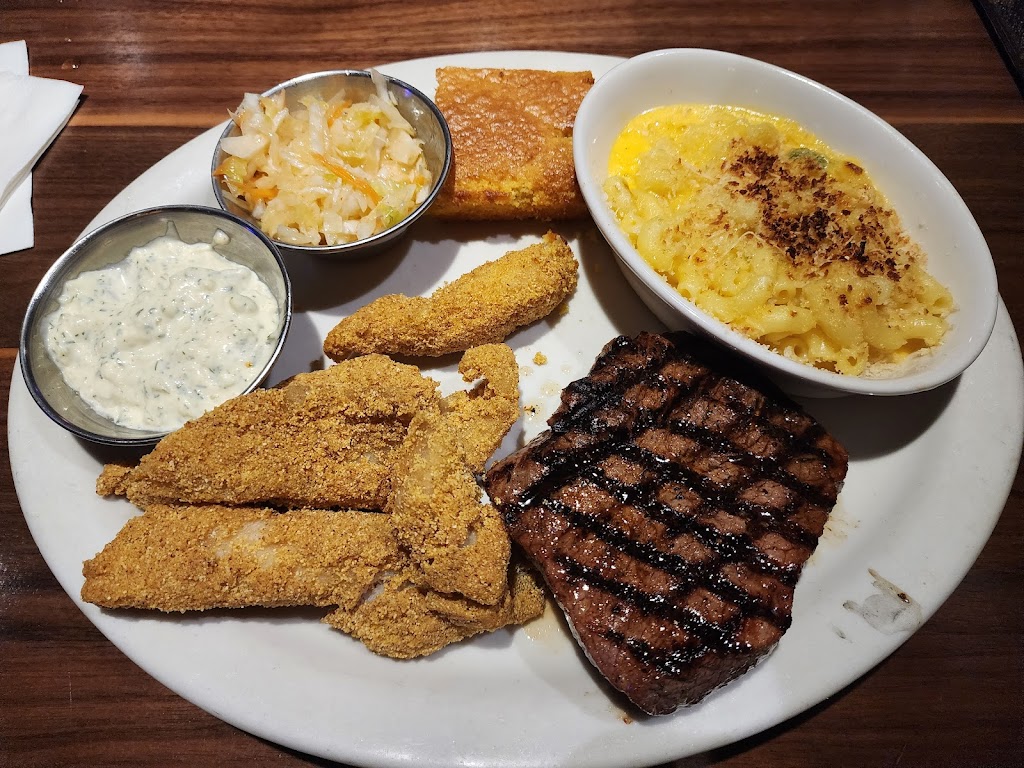 Toby Keiths I Love This Bar & Grill | restaurant | 1199 S I-35 Service Rd, Moore, OK 73160, USA | 4057990300 OR +1 405-799-0300