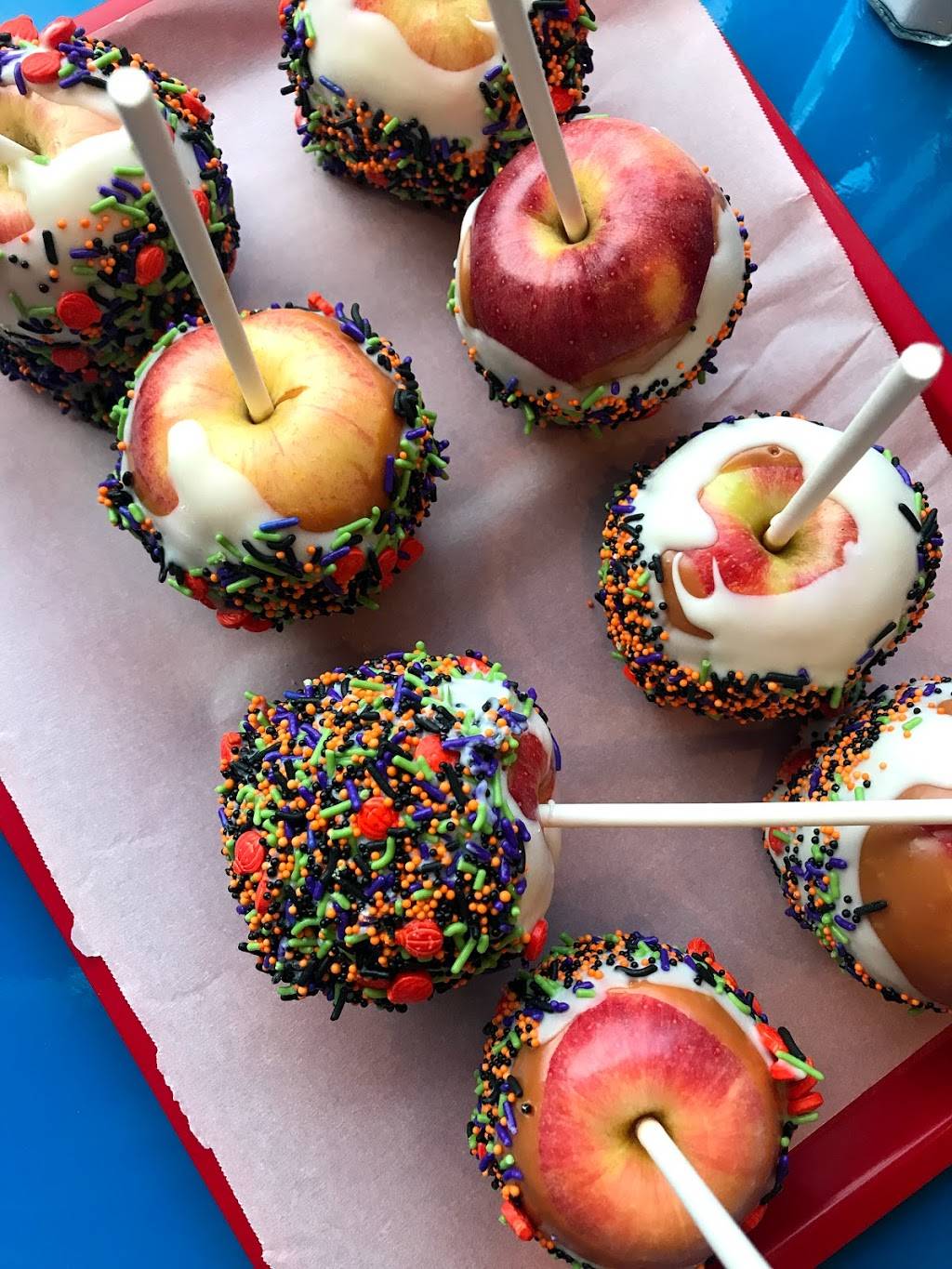 Charlies BBQ & Bakery | restaurant | 2309 E Main St, Chattanooga, TN 37404, USA | 4235411500 OR +1 423-541-1500