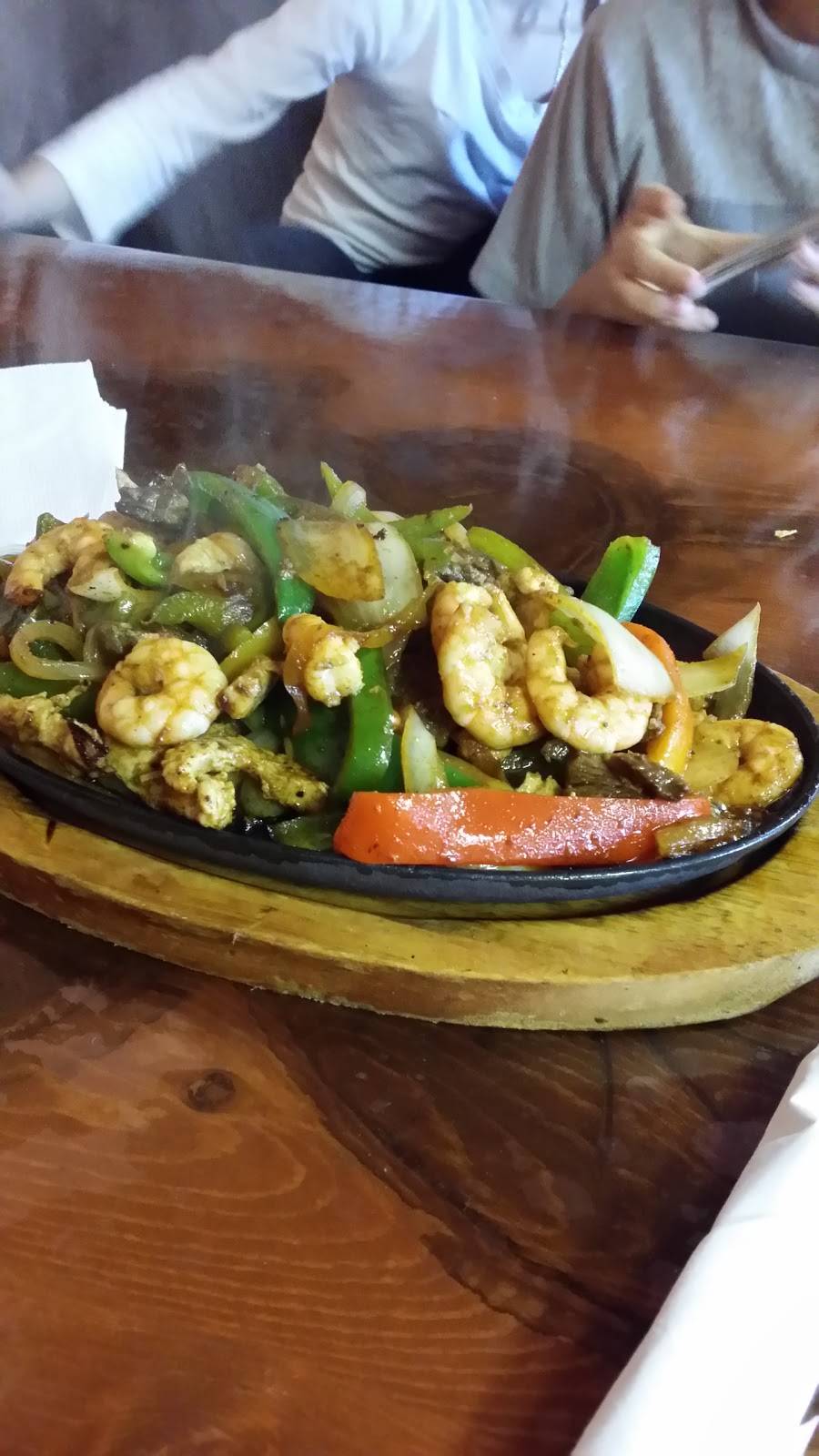 Mariscos Los Sauces | restaurant | 742 Burnham Ave, Calumet City, IL 60409, USA | 7089337340 OR +1 708-933-7340