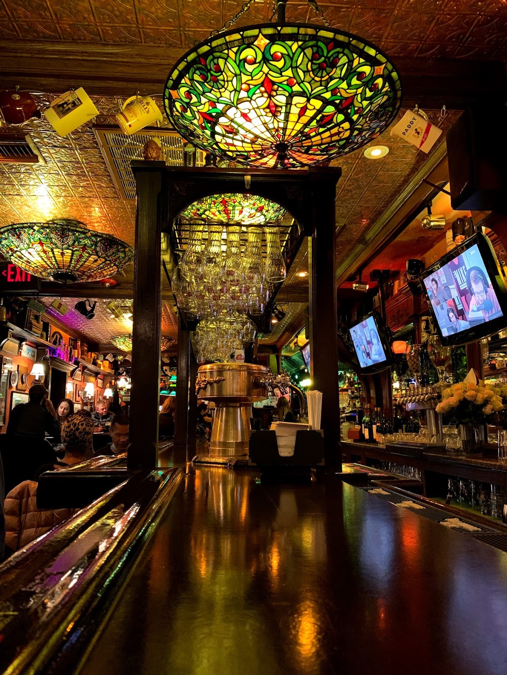 Moriartys Restaurant | restaurant | 1116 Walnut St, Philadelphia, PA 19107, USA | 2156277676 OR +1 215-627-7676