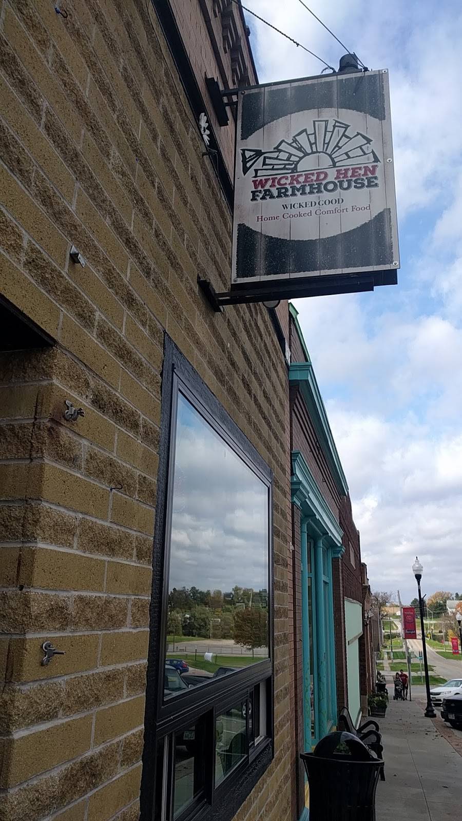 Wicked Hen Farmhouse | restaurant | 153 Main St, Springfield, NE 68059, USA | 5317216877 OR +1 531-721-6877