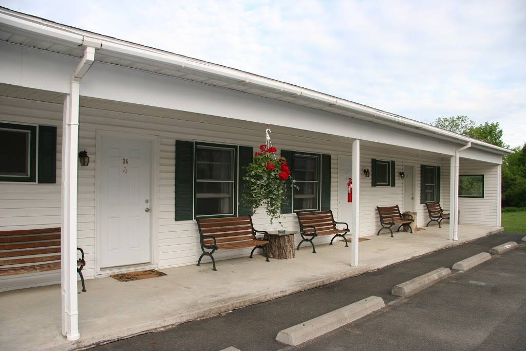 Lakeside Resort & 3812 Bistro | restaurant | 3812 NY-14, Watkins Glen, NY 14891, USA | 6075354232 OR +1 607-535-4232