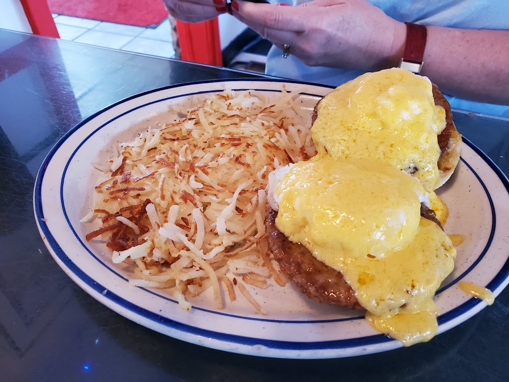 Luxury Diner | restaurant | 1401 W Lincolnway, Cheyenne, WY 82001, USA | 3076351219 OR +1 307-635-1219