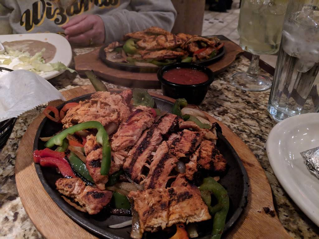 Tres Potrillos | restaurant | 25765 Chagrin Blvd, Beachwood, OH 44122, USA | 2165911202 OR +1 216-591-1202