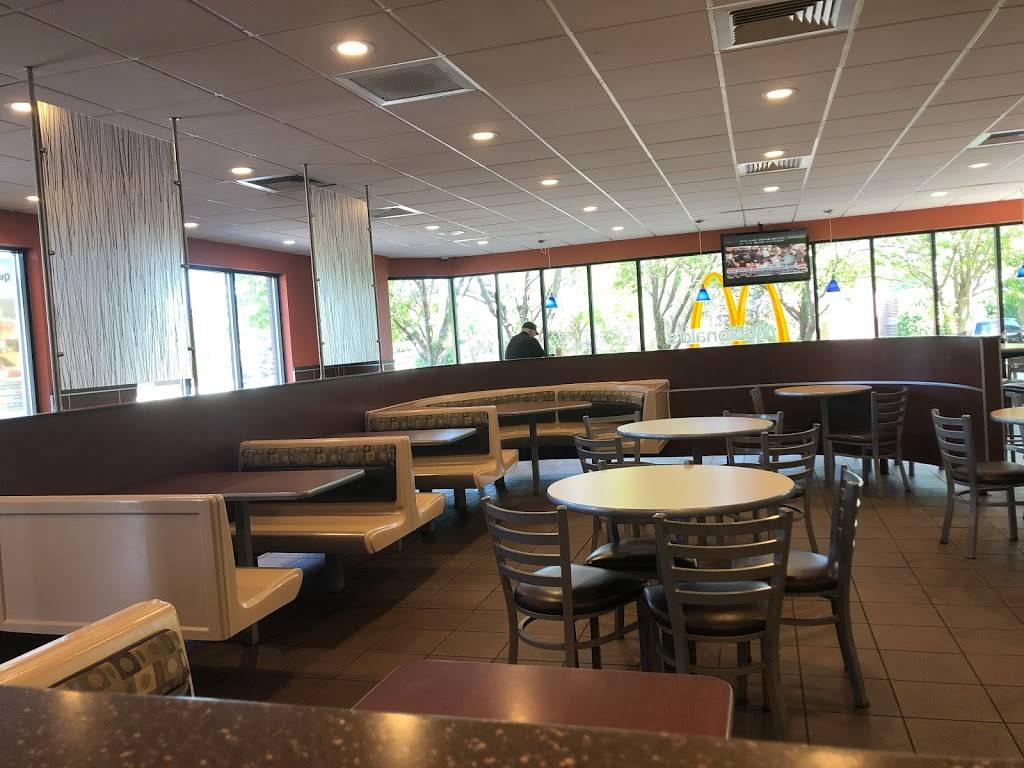 McDonalds | cafe | 720 N, Winnetka Ave N, Golden Valley, MN 55427, USA | 7635451079 OR +1 763-545-1079