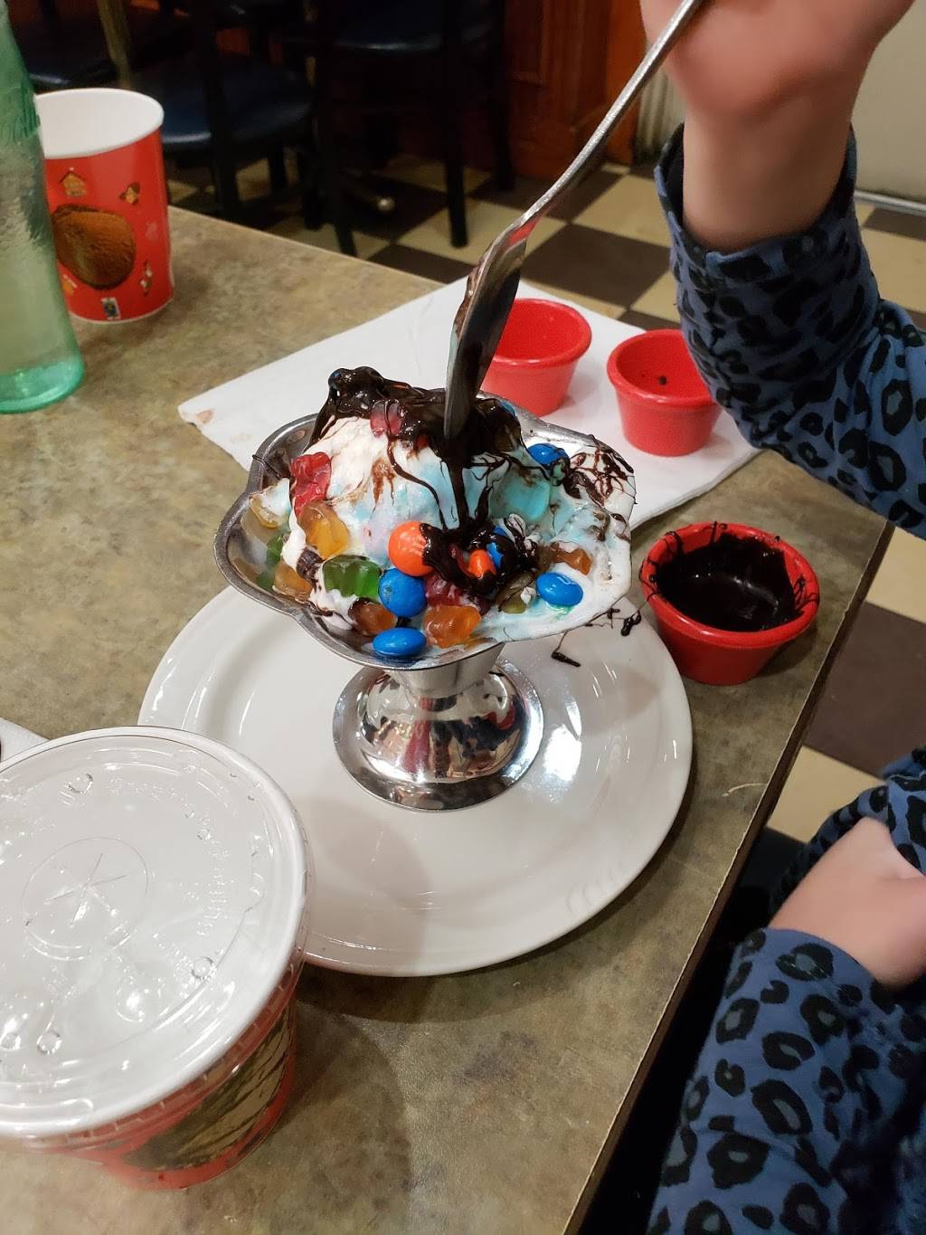 Friendlys | restaurant | 230 Jericho Turnpike, Mineola, NY 11501, USA | 5162940393 OR +1 516-294-0393