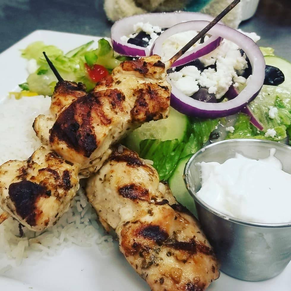 Tinas Grill | restaurant | 330 McClellan Way, Aurora, ON L4G 6X8, Canada | 9057510300 OR +1 905-751-0300