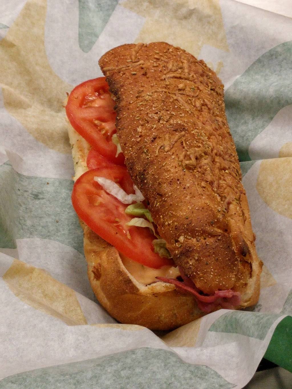 Subway | restaurant | 400 E Main St, Norfolk, VA 23510, USA | 7576236246 OR +1 757-623-6246