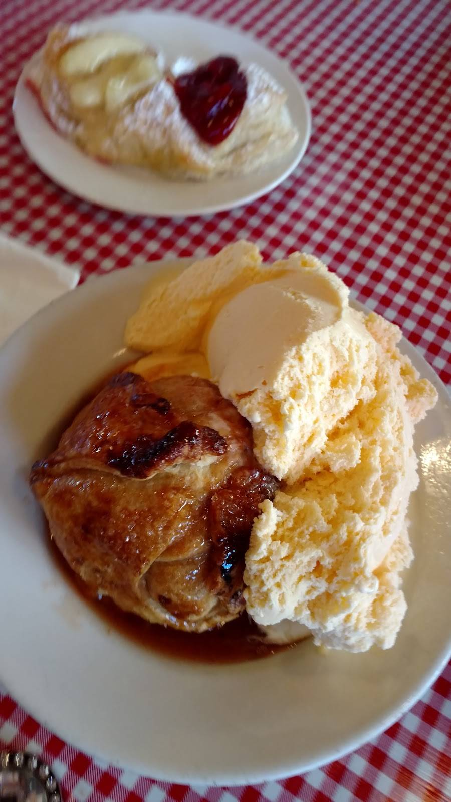 Apple Annies | restaurant | 38480 Oak Glen Rd, Yucaipa, CA 92399, USA | 9097972311 OR +1 909-797-2311