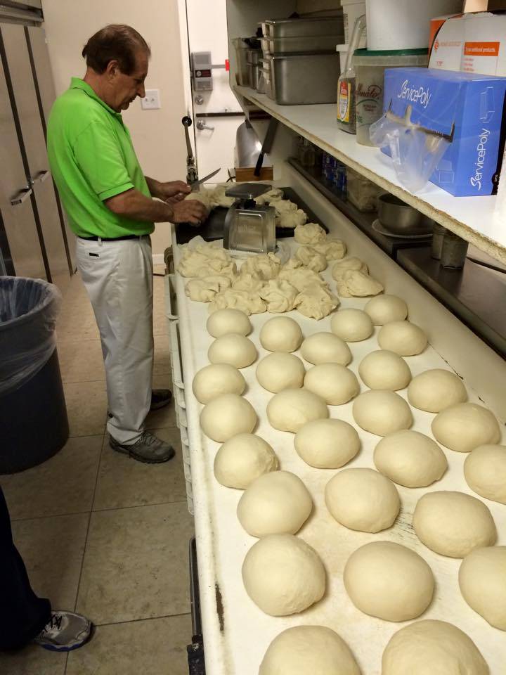 Mama Mias Pizza | restaurant | 720 9th St N, Naples, FL 34102, USA | 2392622823 OR +1 239-262-2823