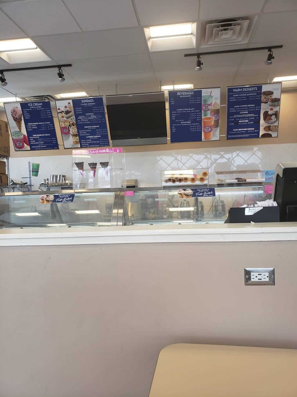 Dunkin Donuts | cafe | 350 E 103rd St, Chicago, IL 60628, USA | 7734681407 OR +1 773-468-1407