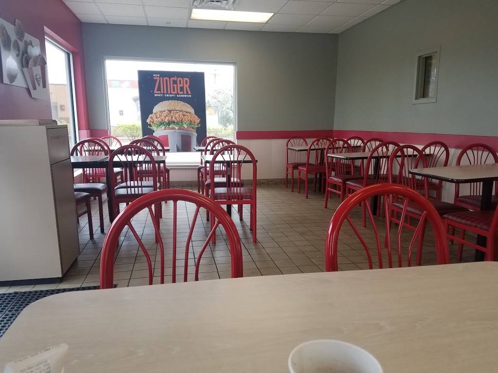 KFC | restaurant | 2200 Green Bay Rd, North Chicago, IL 60064, USA | 8474734258 OR +1 847-473-4258