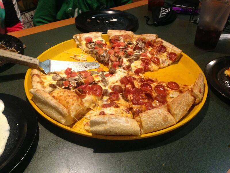 Round Table Pizza | meal delivery | 775 Herndon Ave, Clovis, CA 93612, USA | 5592978264 OR +1 559-297-8264