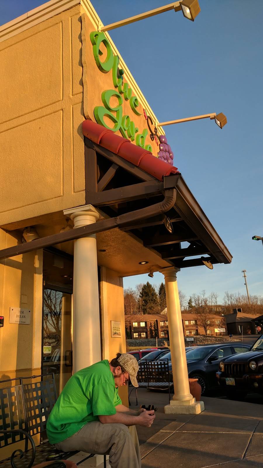 Olive Garden Italian Restaurant | meal takeaway | 907 Howard St, Zanesville, OH 43701, USA | 7404534644 OR +1 740-453-4644