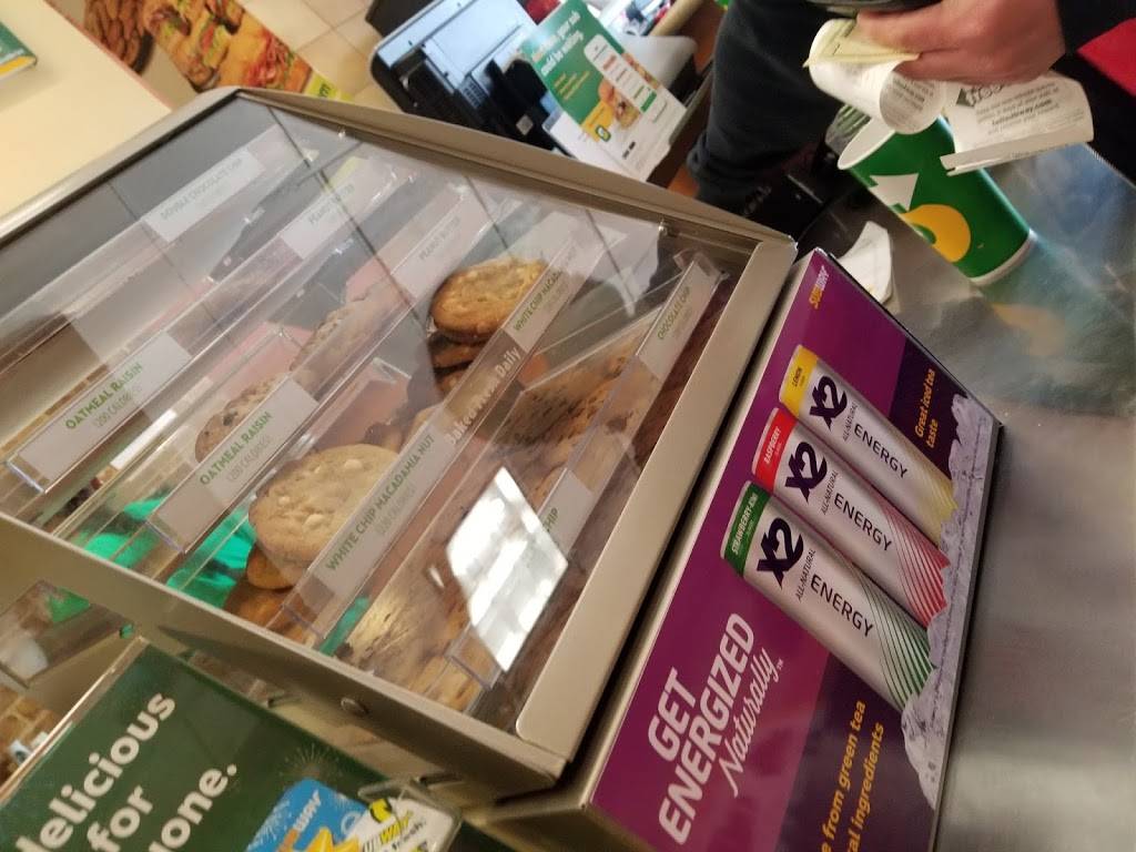 Subway | restaurant | 585 W Nees Ave, Fresno, CA 93711, USA | 5594325178 OR +1 559-432-5178