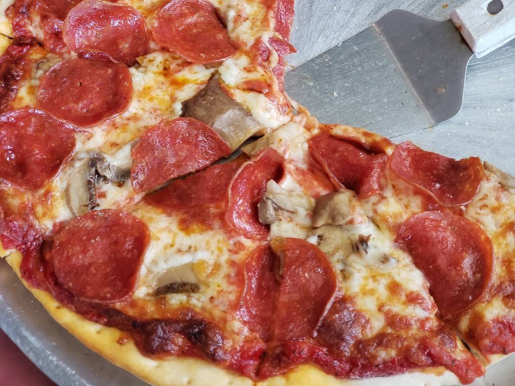 Neds Pizza | restaurant | 3246 S 27th St, Milwaukee, WI 53215, USA | 4146452400 OR +1 414-645-2400