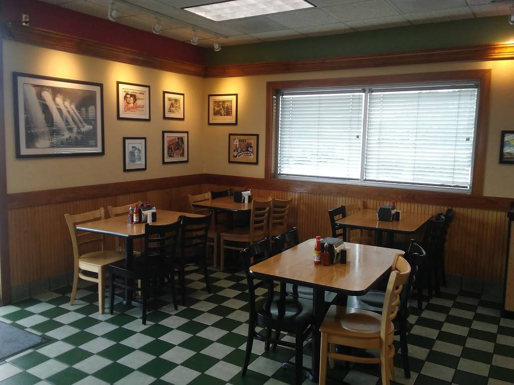 Smithfields Chicken N Bar-B-Q | restaurant | 402 Plaza Dr, Laurinburg, NC 28352, USA | 9102668700 OR +1 910-266-8700