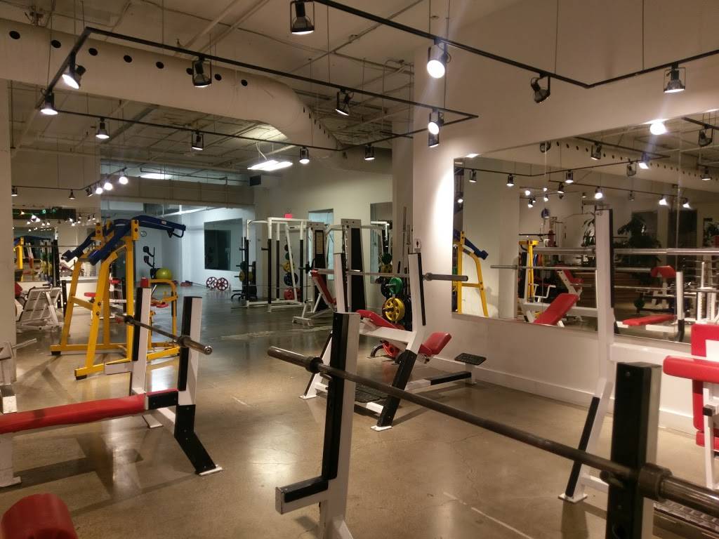 Siscoe Gym | restaurant | 8170 Boulevard Décarie, Montréal, QC H4P 2S8, Canada | 4387956722 OR +1 438-795-6722